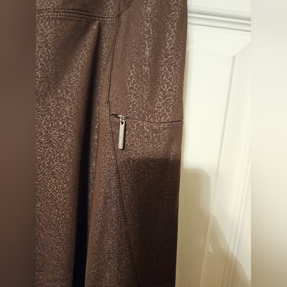 #200 TAHARI SPORT- Brown Printed Leggings,gold side zipper pockets,varies Sizes - Picture 5 of 8